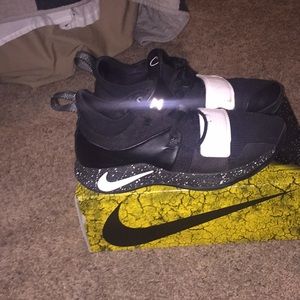 PG 2.5 men’s basketball shoes